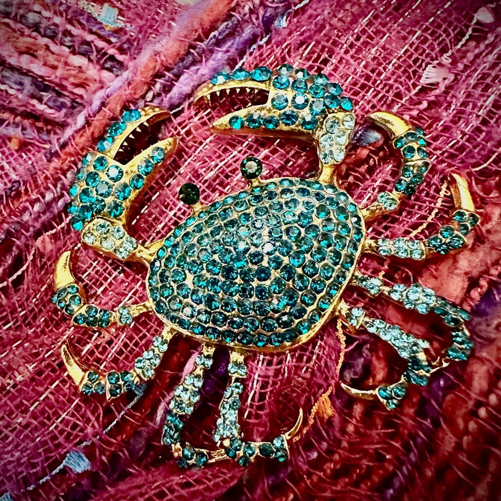 Sparkling Ocean Blue Crab Brooch